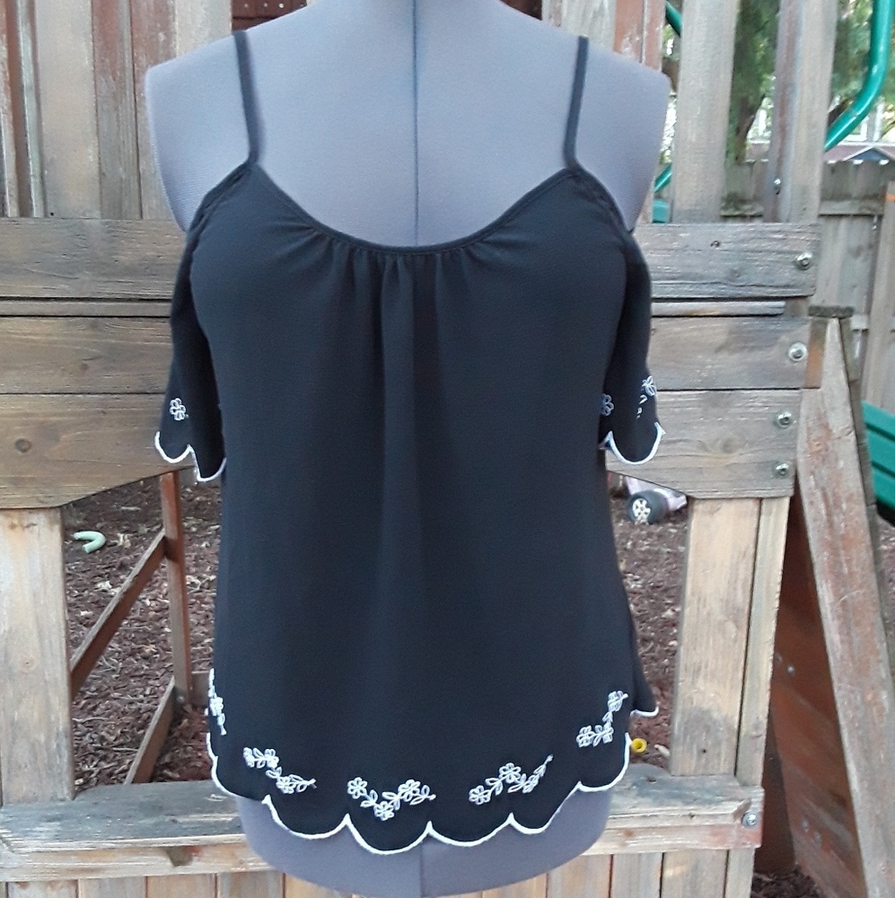 Black shirt with drop sleeves